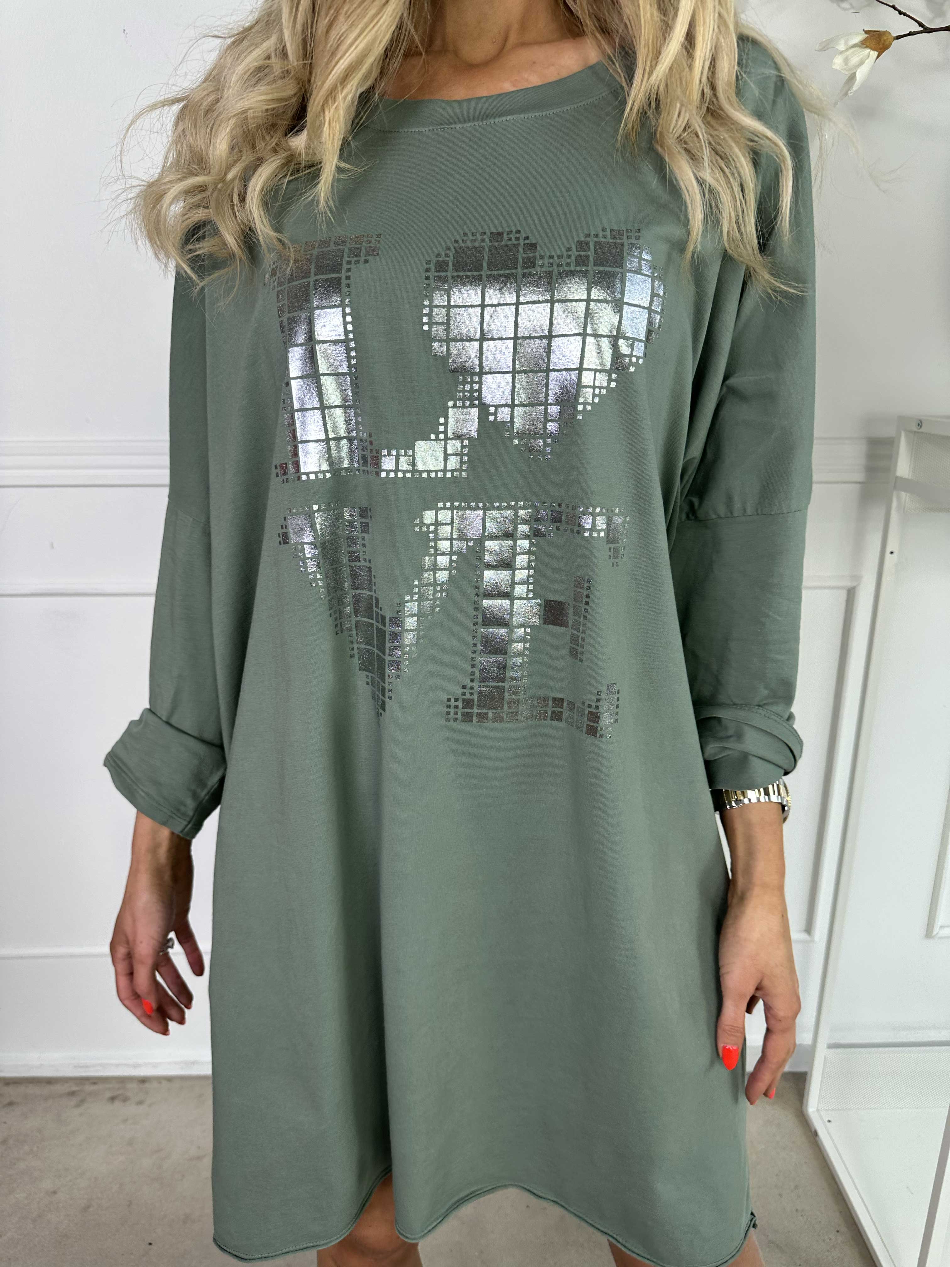 Oaklyn - Blød joggingkjole i bomuld med sølv skrift foran